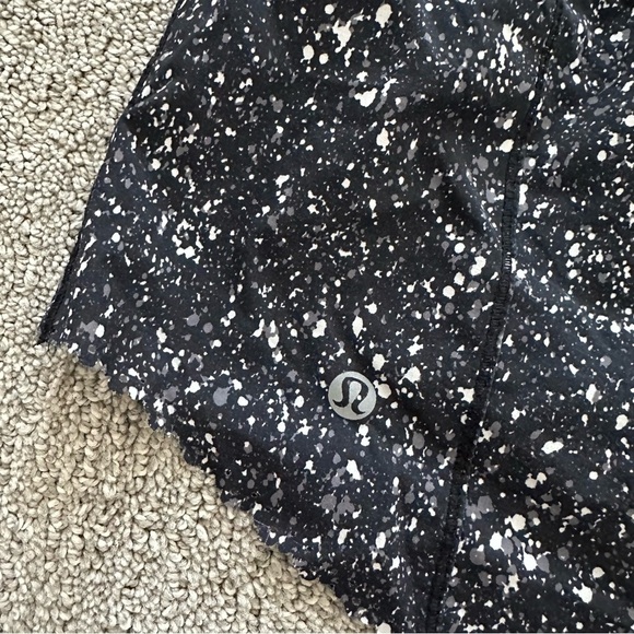 LULULEMON FAST AS LIGHT SHORT SPLATTER WHITE/BLACK SIZE 4 - Picture 6 of 11
